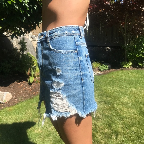 Zara Distressed / Ripped Denim Skirt - Picture 3 of 7